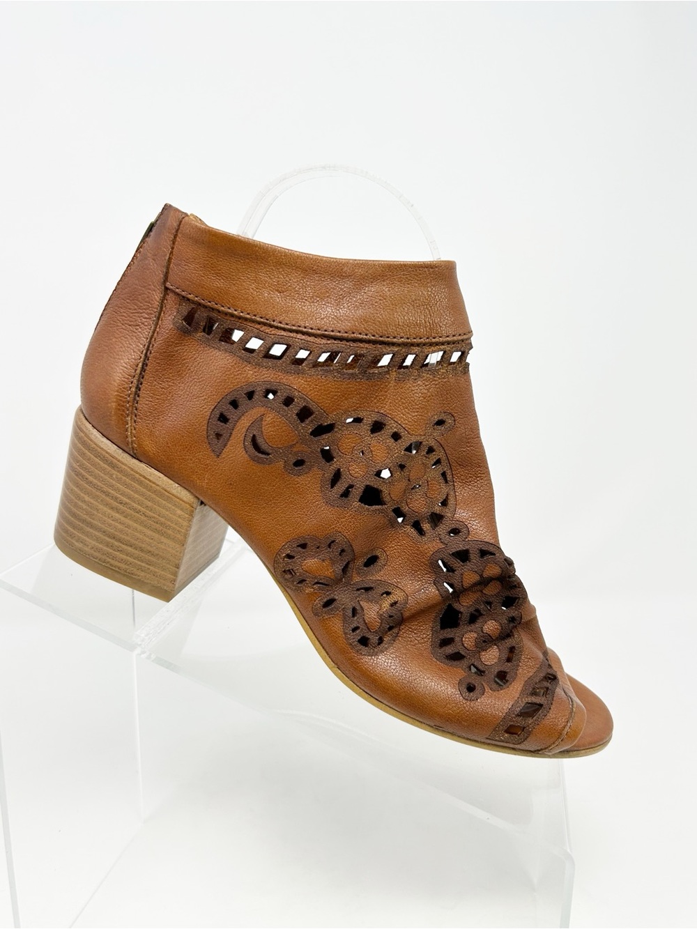 Sundance Womens Brown Floral Cutout Peep Toe Ankle Booties Block Heel Size 38